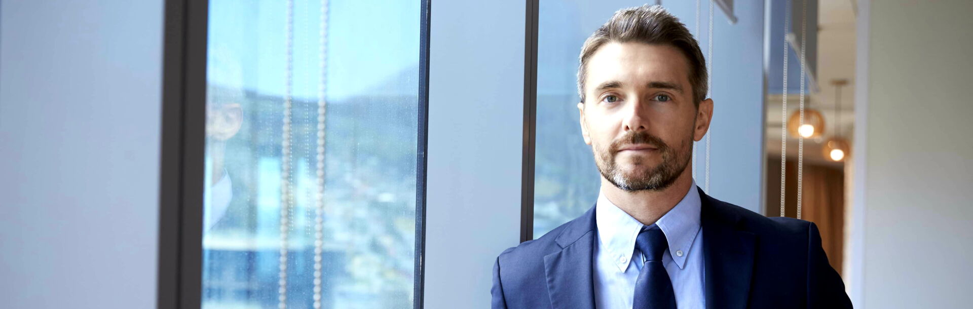 Un homme seul en pleine refléxion